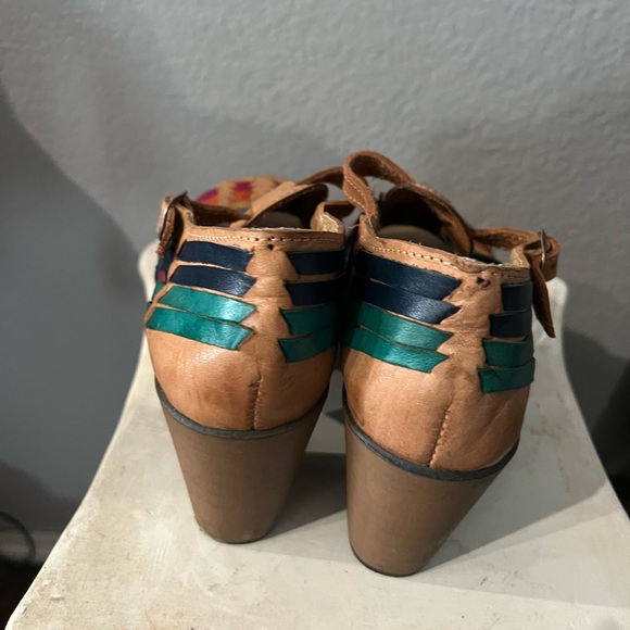 Huarache Sandal - Picture 4 of 9